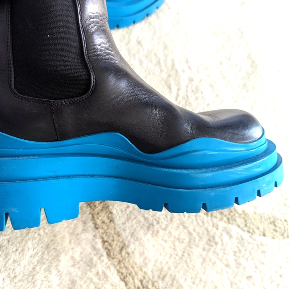 Bottega Veneta blue Tire Chelsea Boots - Picture 7 of 11